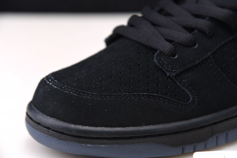 Undefeated x Nike Dunk Low DO9329-001