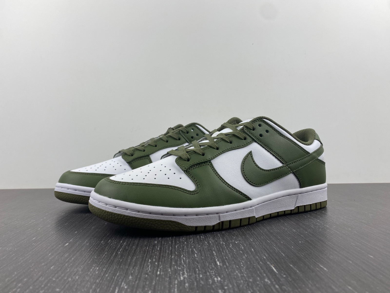 Nike Dunk Low WMNS “Medium Olive” DD1503-120