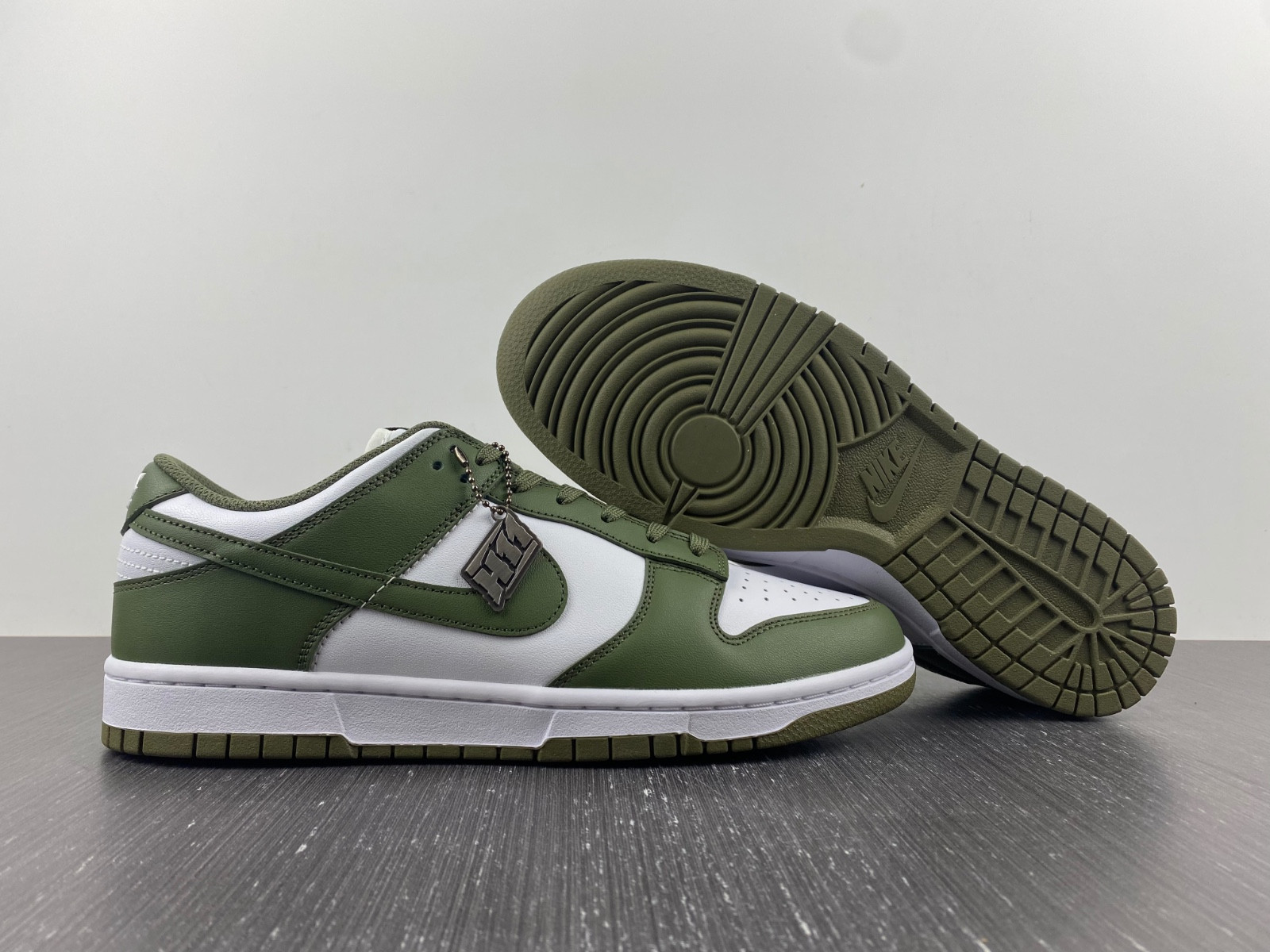 Nike Dunk Low WMNS “Medium Olive” DD1503-120