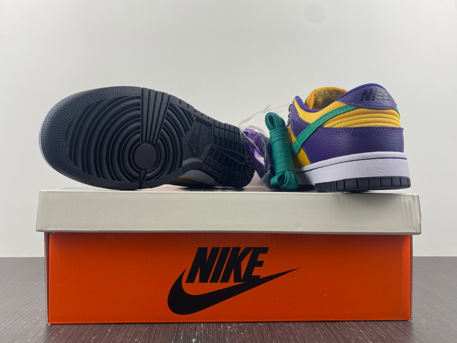 Nike Dunk Low “Lisa Leslie” DO9581-500