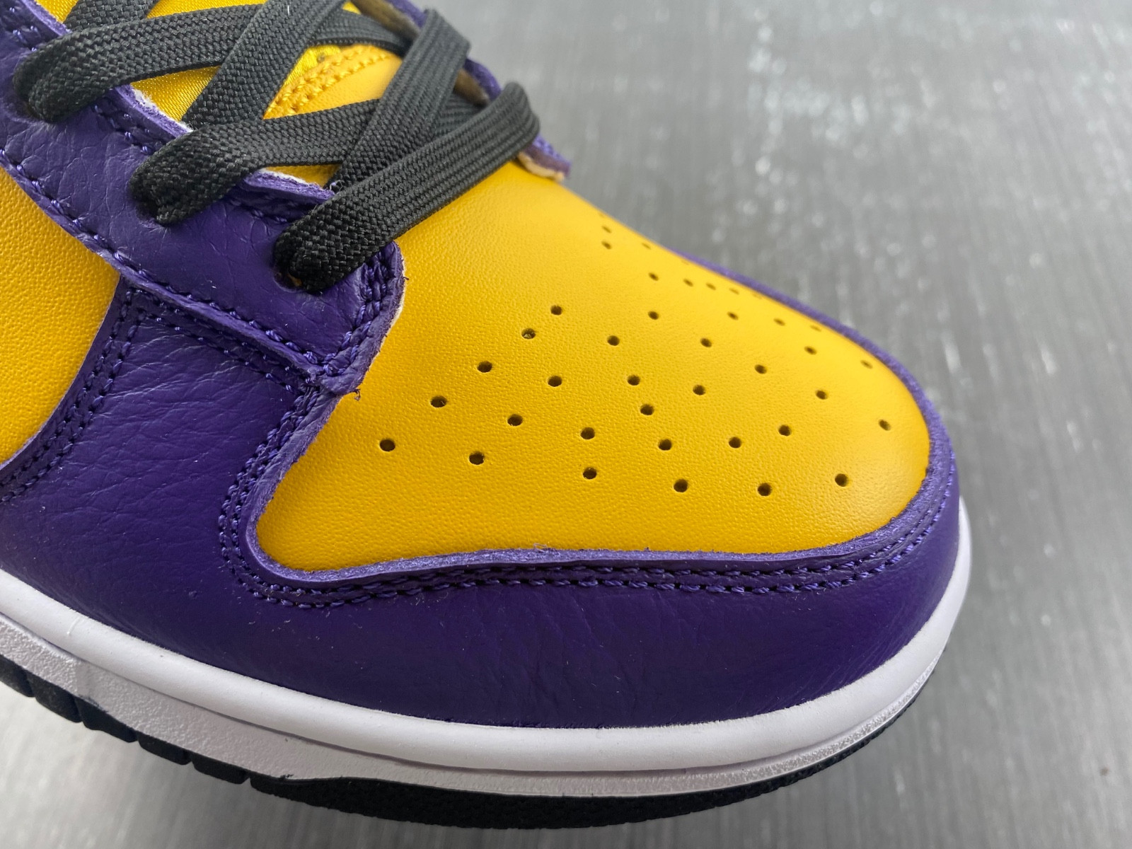 Nike Dunk Low “Lisa Leslie” DO9581-500