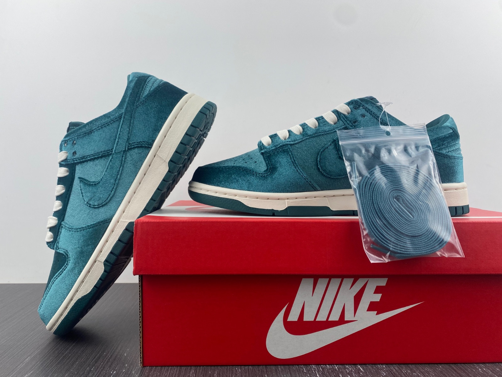 Nike Dunk Low Velvet Teal (W) DZ5224-300
