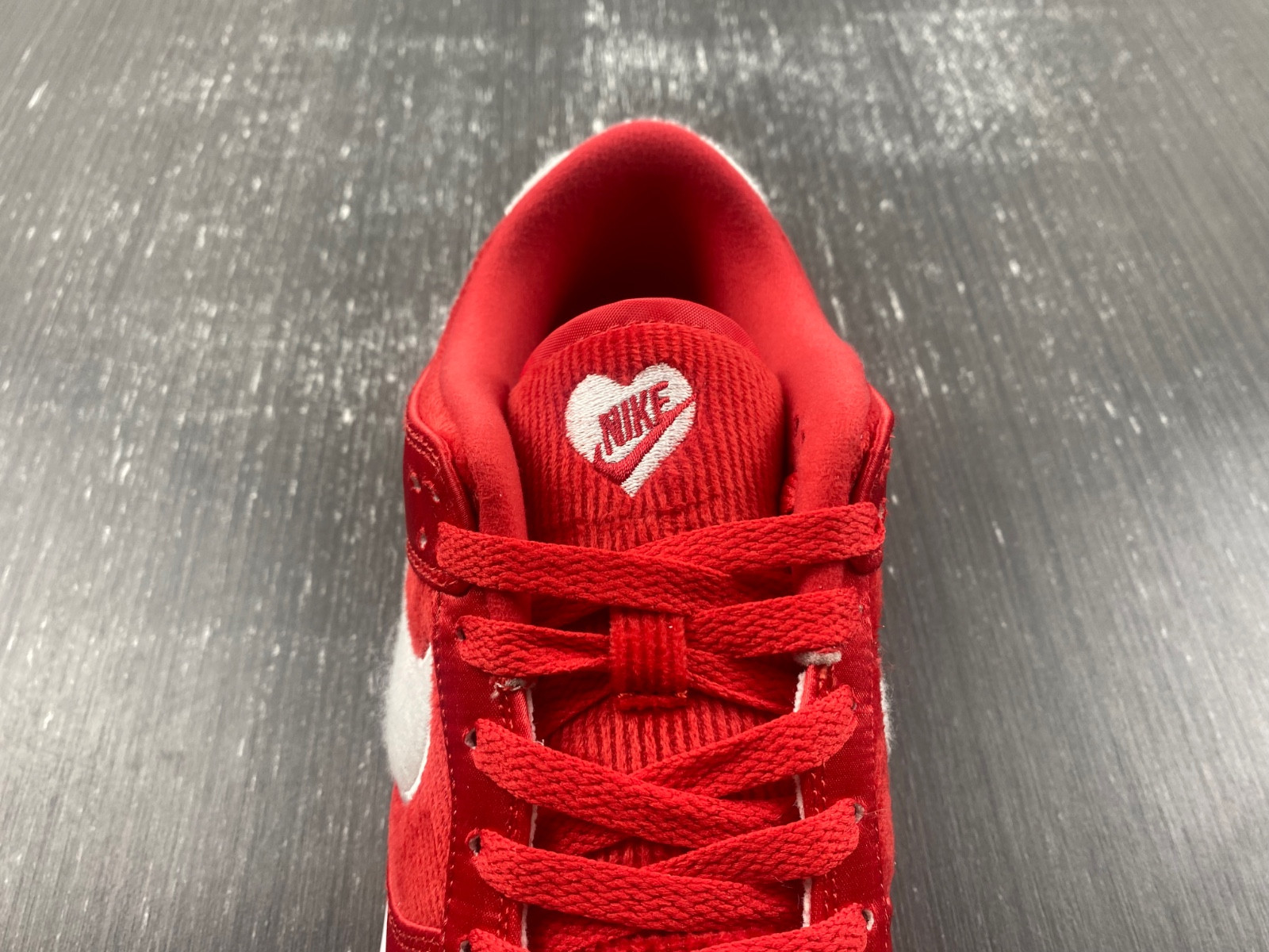 Nike Dunk Low GS “Valentine