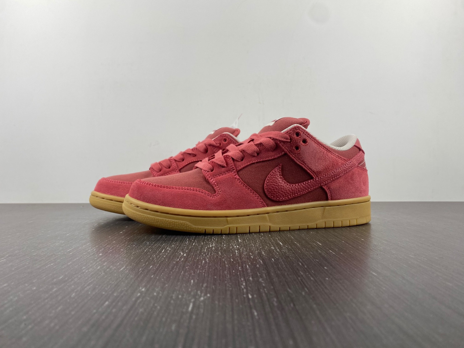Nike SB Dunk Low “Adobe” DV5429-600