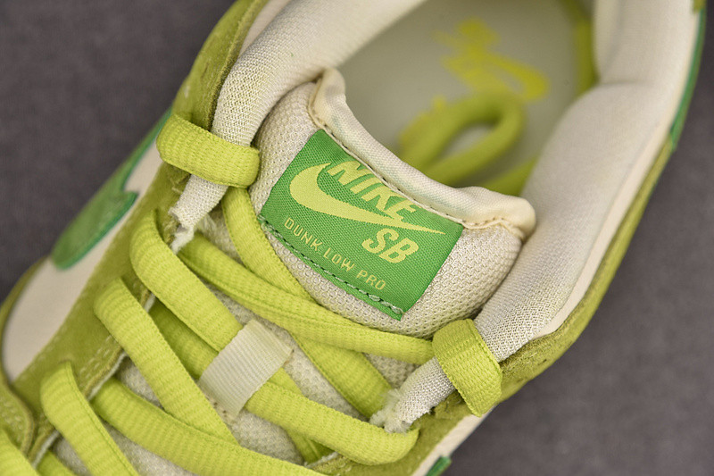 Nike SB Dunk Low “Green Apple” DM0807-300