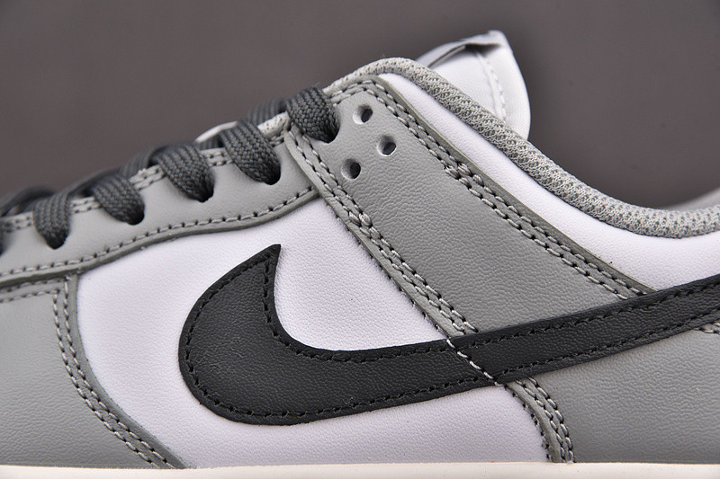 Dunk Low“Light Smoke Grey DD1503-117