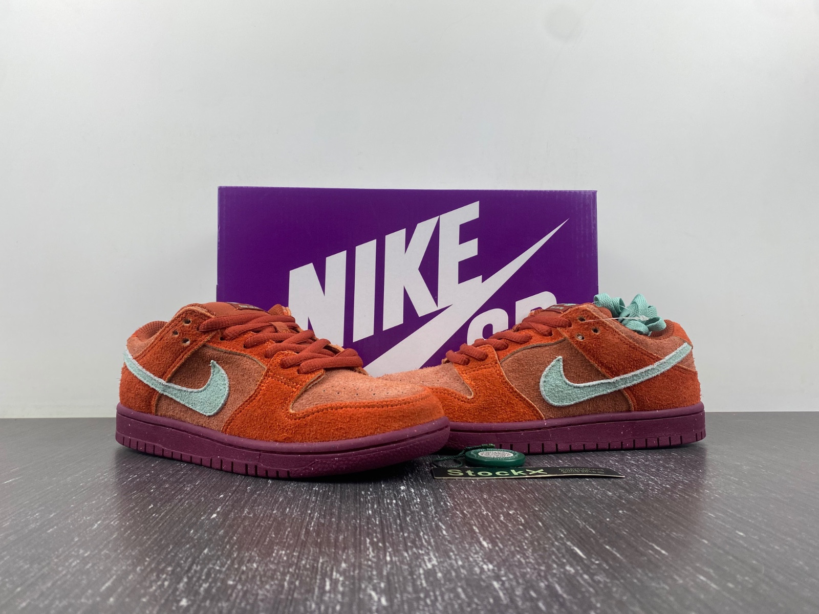 Nike SB Dunk Low “Mystic Red” DV5429-601