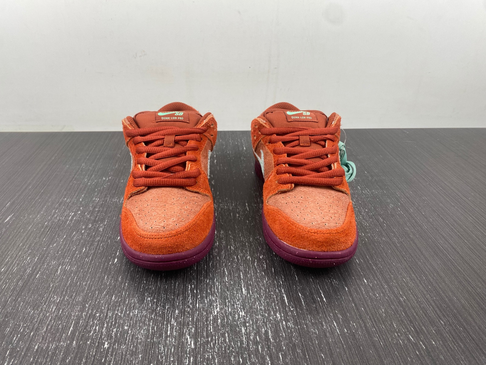 Nike SB Dunk Low “Mystic Red” DV5429-601