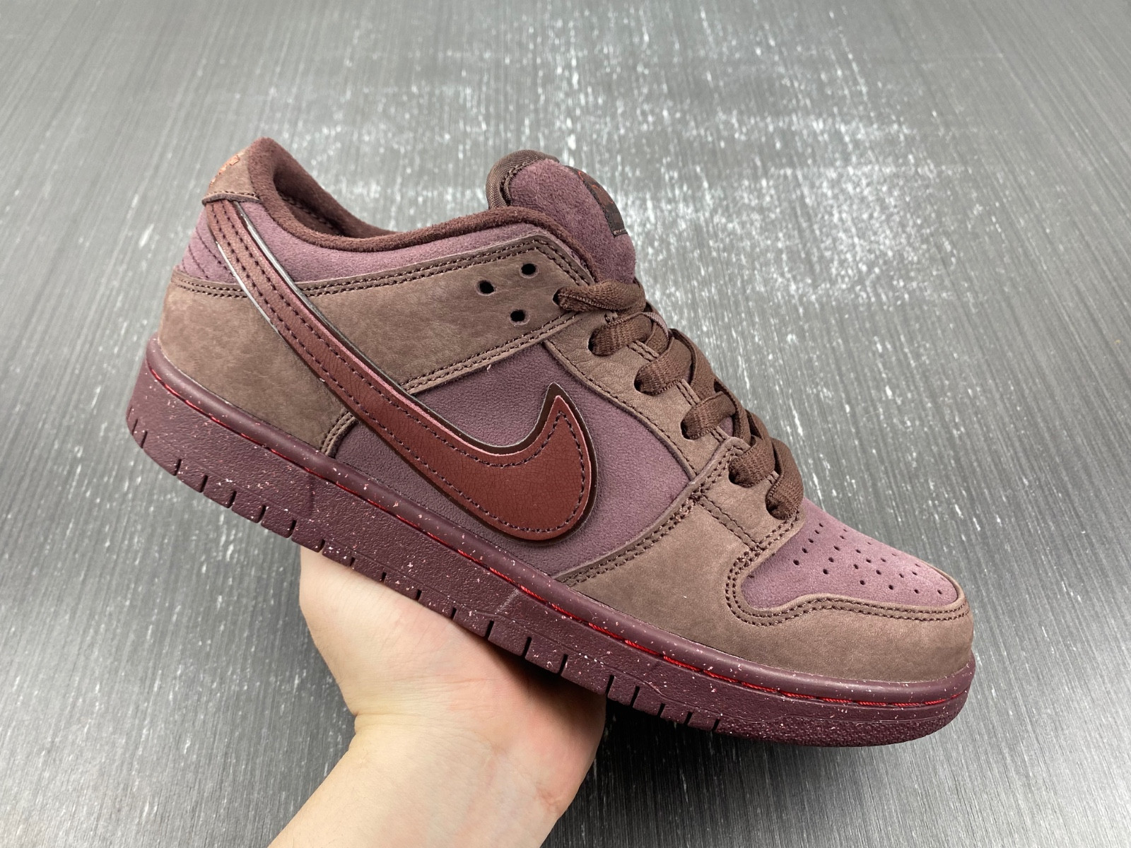 Nike SB Dunk Low Premium “Valentine’s Day” FN0619-600