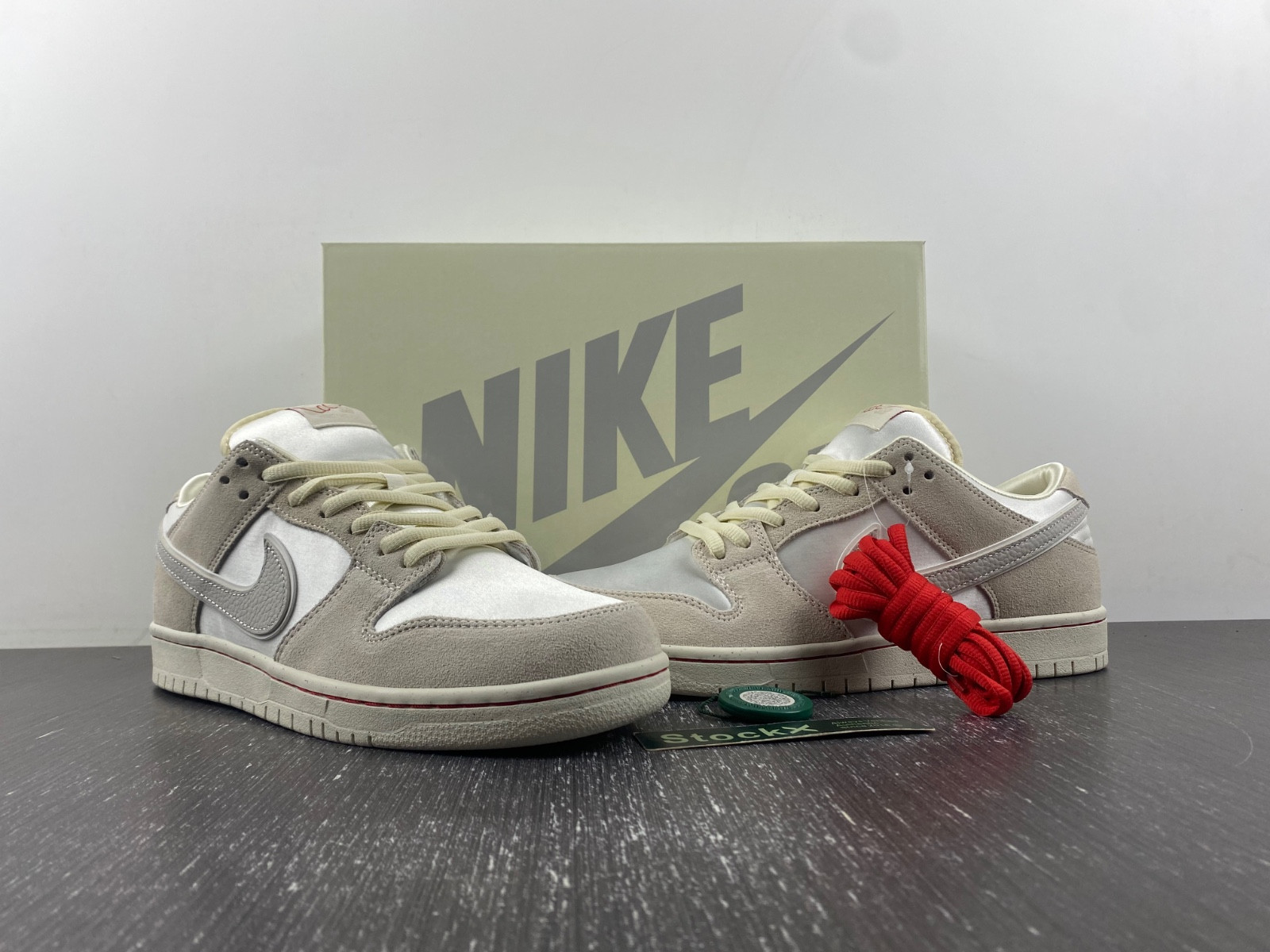 Nike SB Dunk Low “City of Love” FZ5654-100