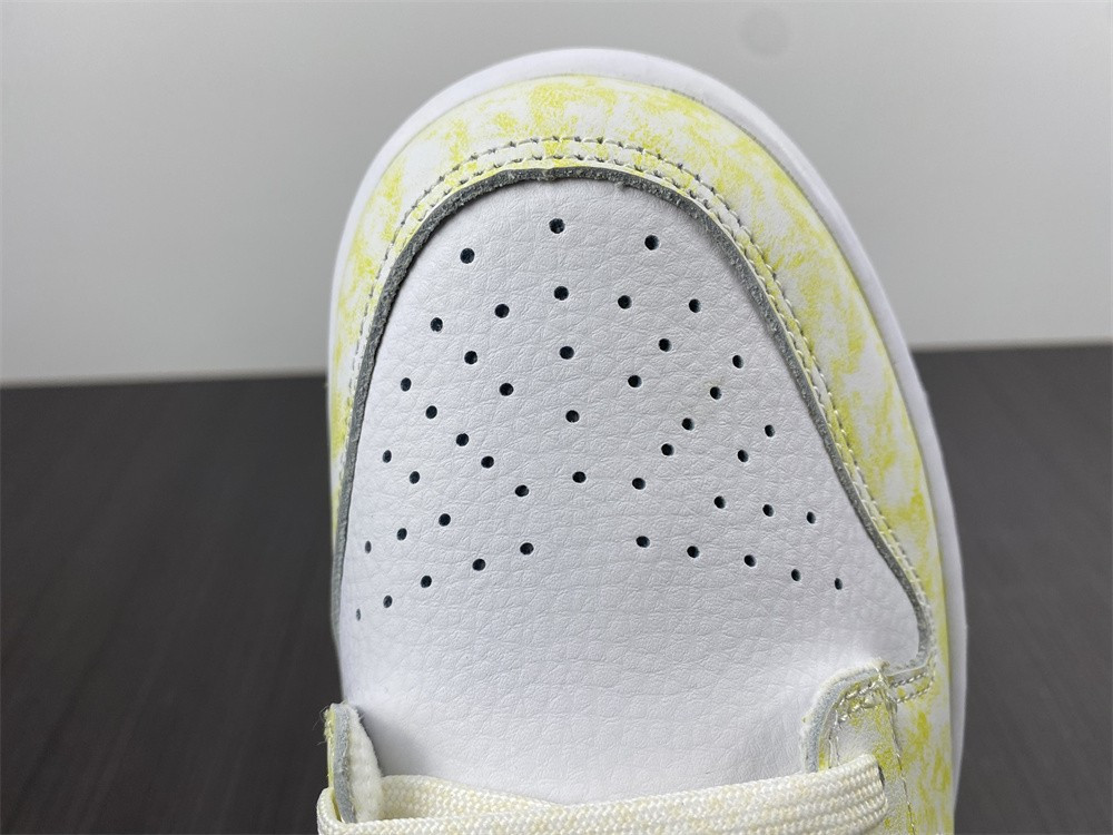 Nike Dunk Low WMNS “Yellow Strike” DM9467-700