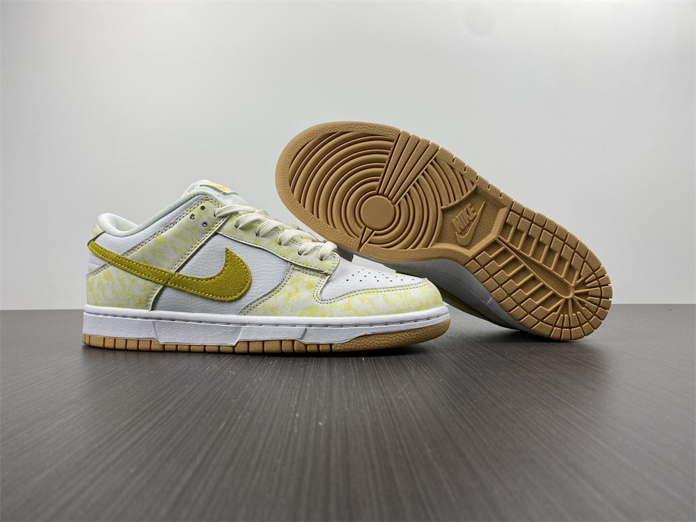 Nike Dunk Low WMNS “Yellow Strike” DM9467-700