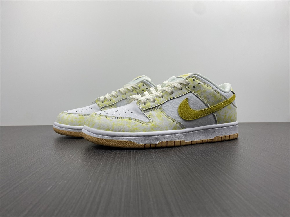 Nike Dunk Low WMNS “Yellow Strike” DM9467-700