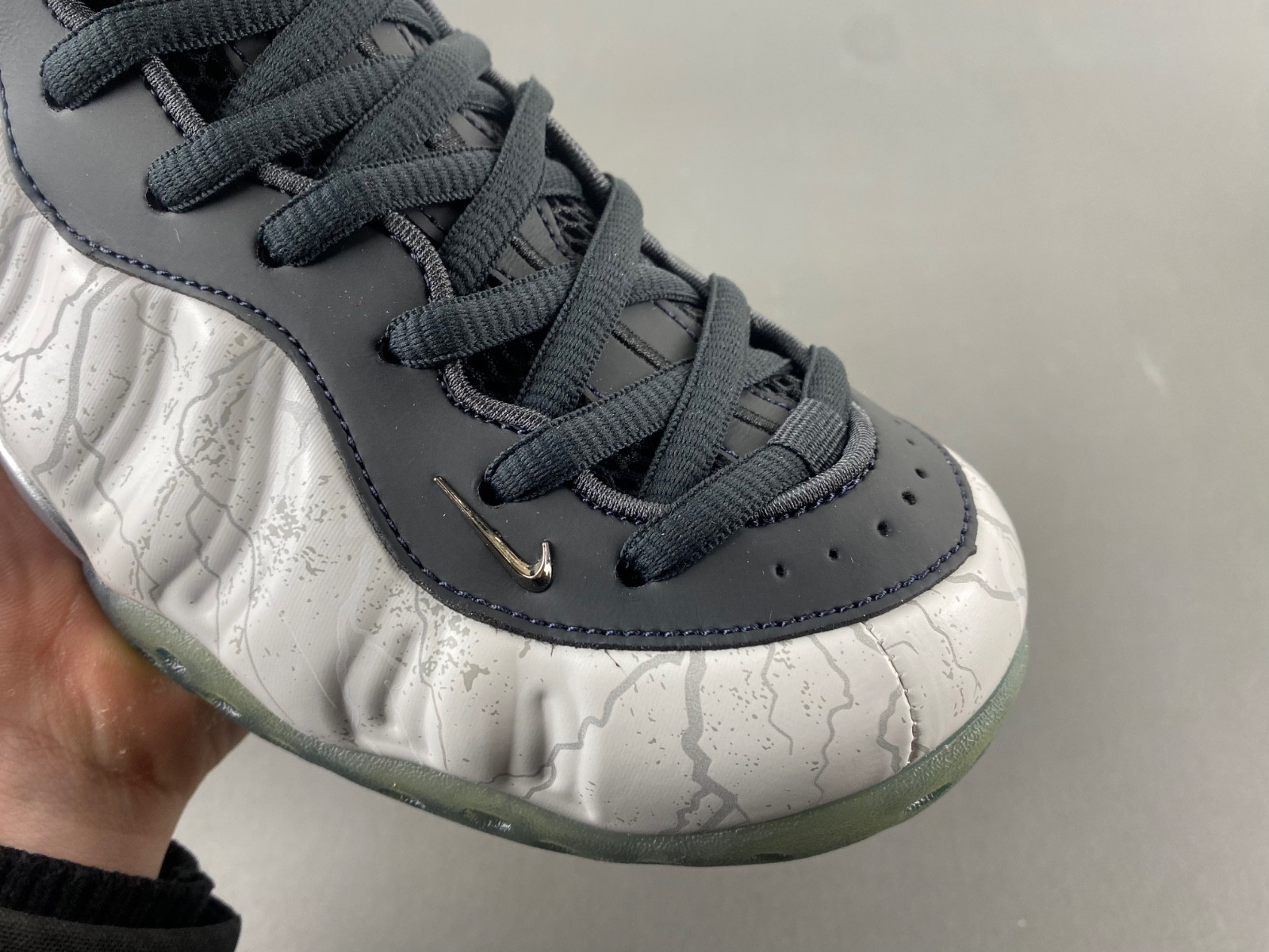 TEKKEN 8 x Nike Air Foamposite One “Jin Kazama” HF6367-001