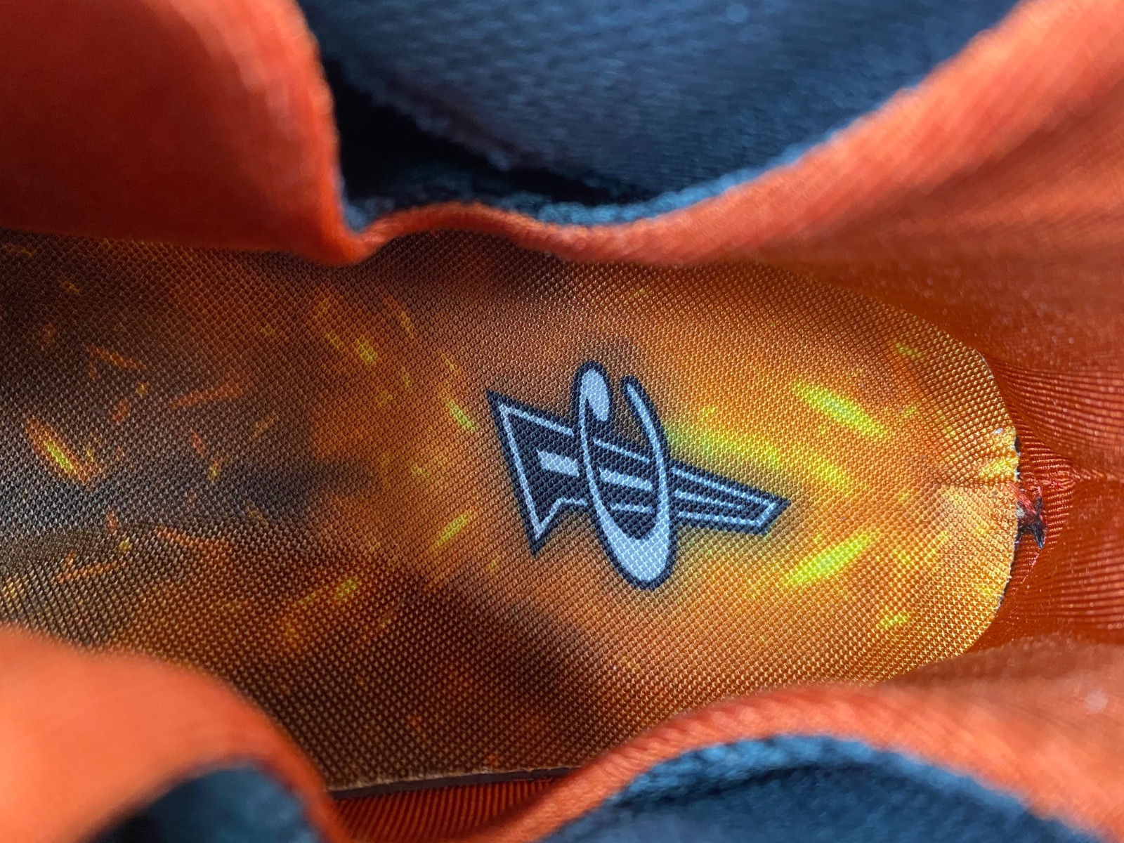 TEKKEN 8 x Nike Air Foamposite One “Jin Kazama” HF6367-001