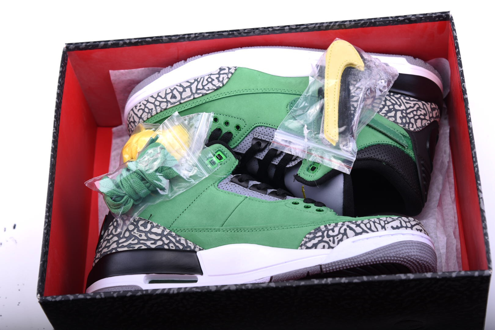 Air Jordan 3 Retro Tinker Oregon Ducks PE shoes