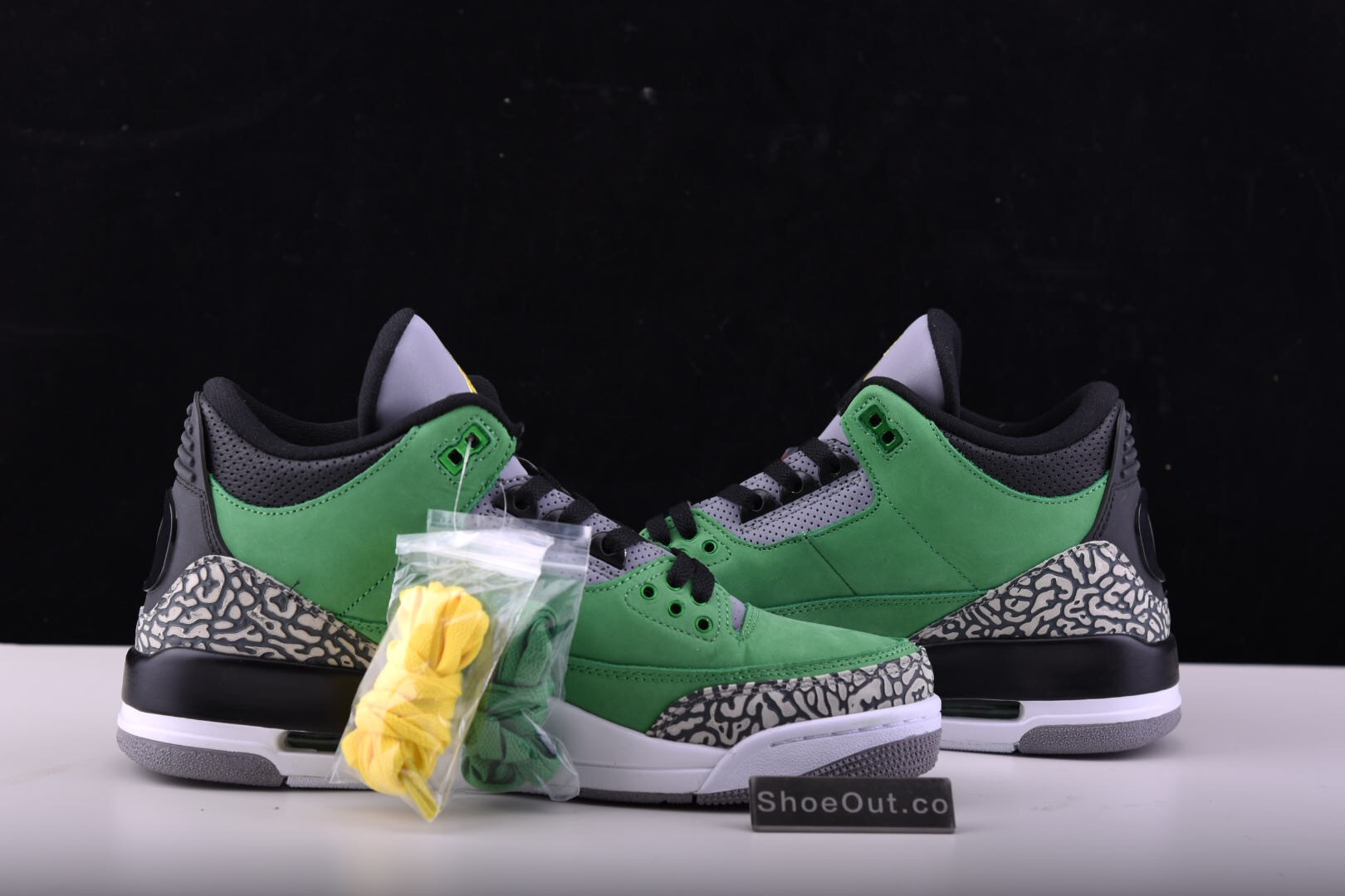Air Jordan 3 Retro Tinker Oregon Ducks PE shoes