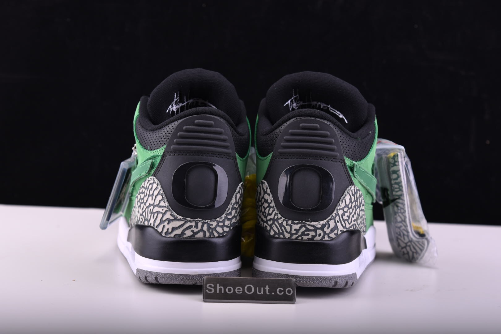 Air Jordan 3 Retro Tinker Oregon Ducks PE shoes