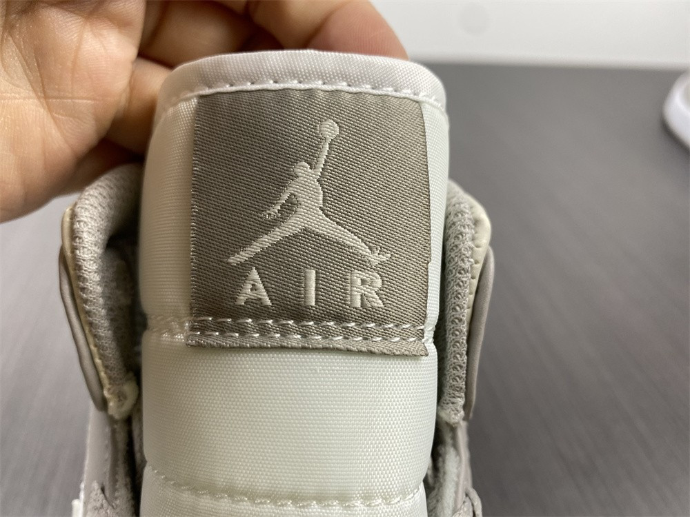 Nike Air Jordan 1 Mid 554724-082