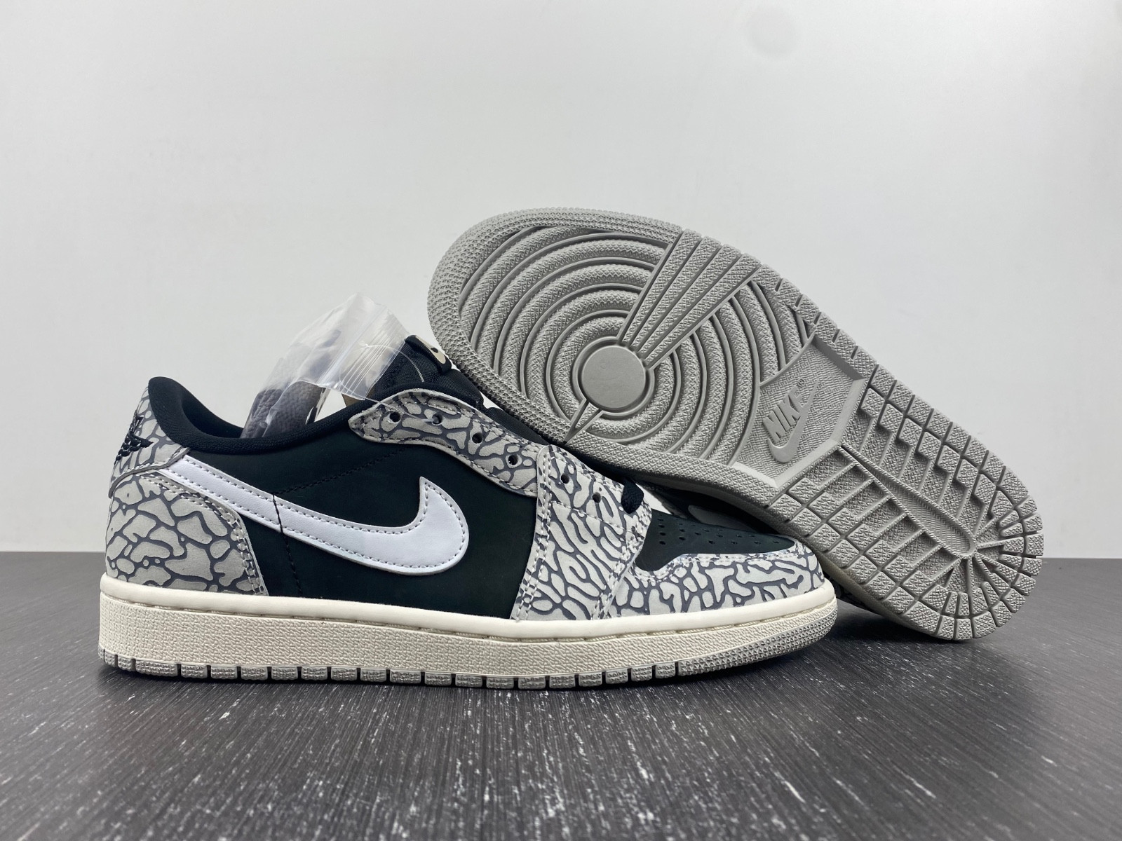 Air Jordan 1 Low OG “Black Cement”  CZ0790-001