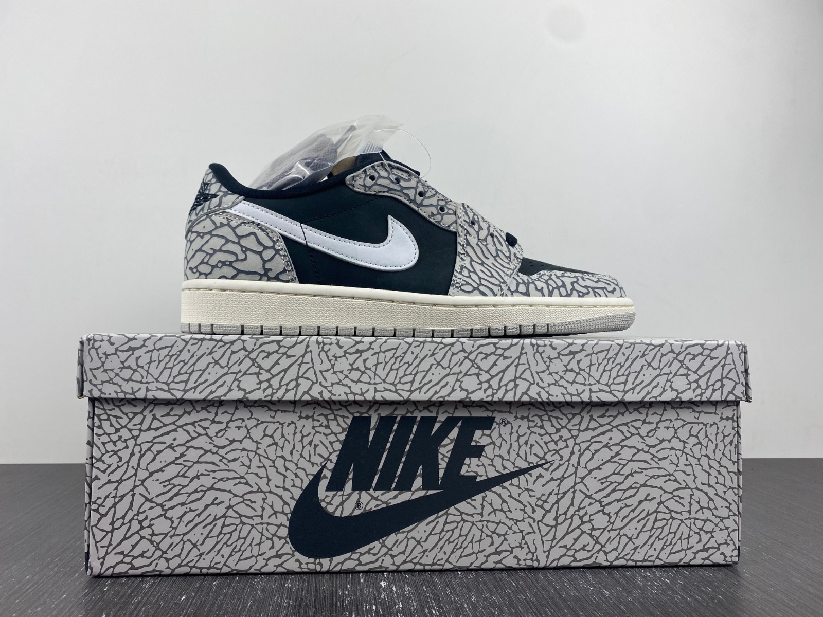 Air Jordan 1 Low OG “Black Cement”  CZ0790-001