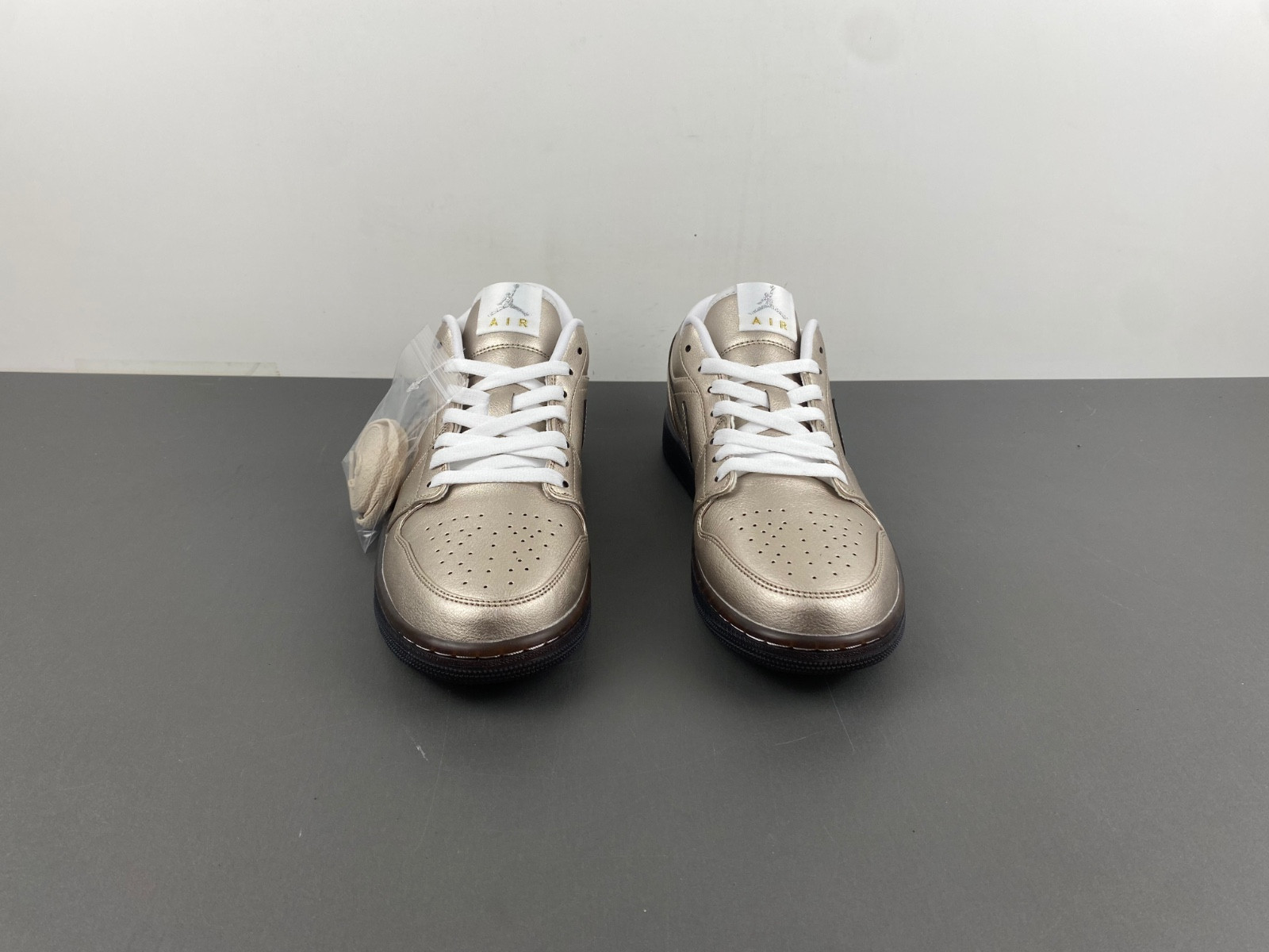 Air Jordan 1 Low SE “Metallic Zinc” (W) HQ3529-099