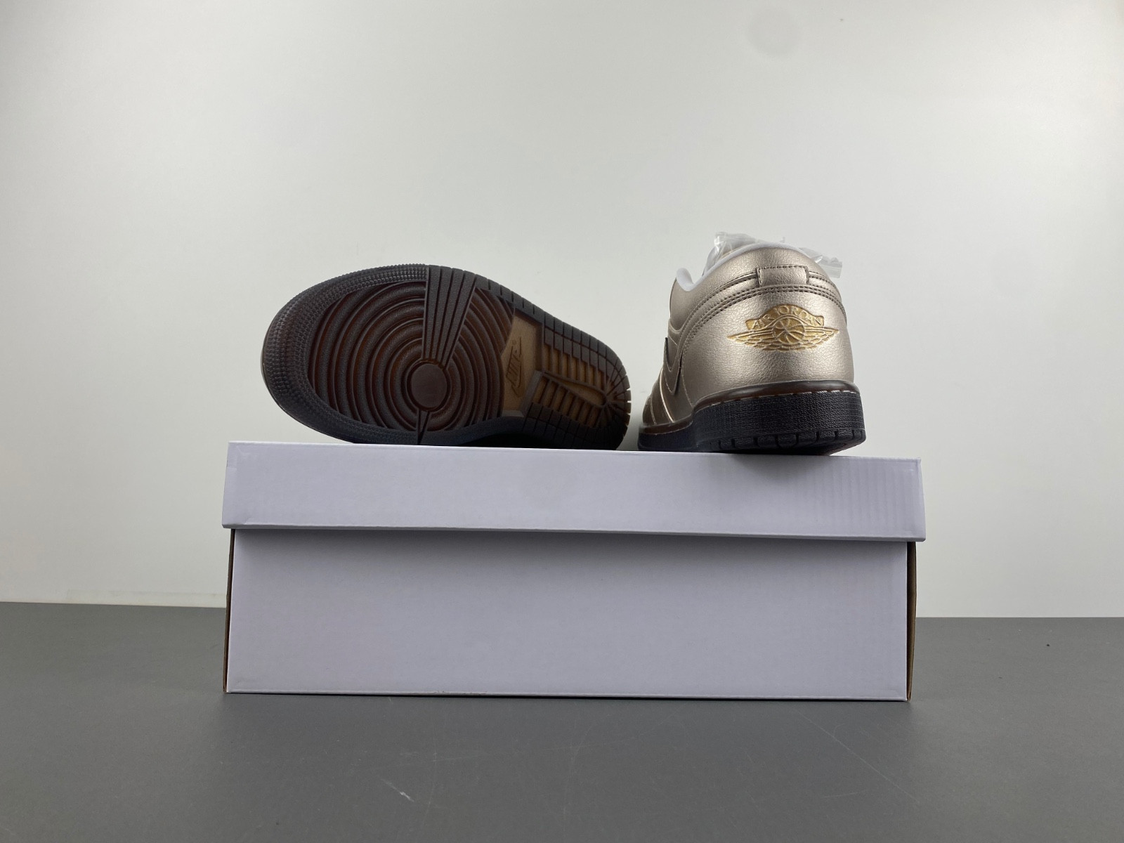 Air Jordan 1 Low SE “Metallic Zinc” (W) HQ3529-099