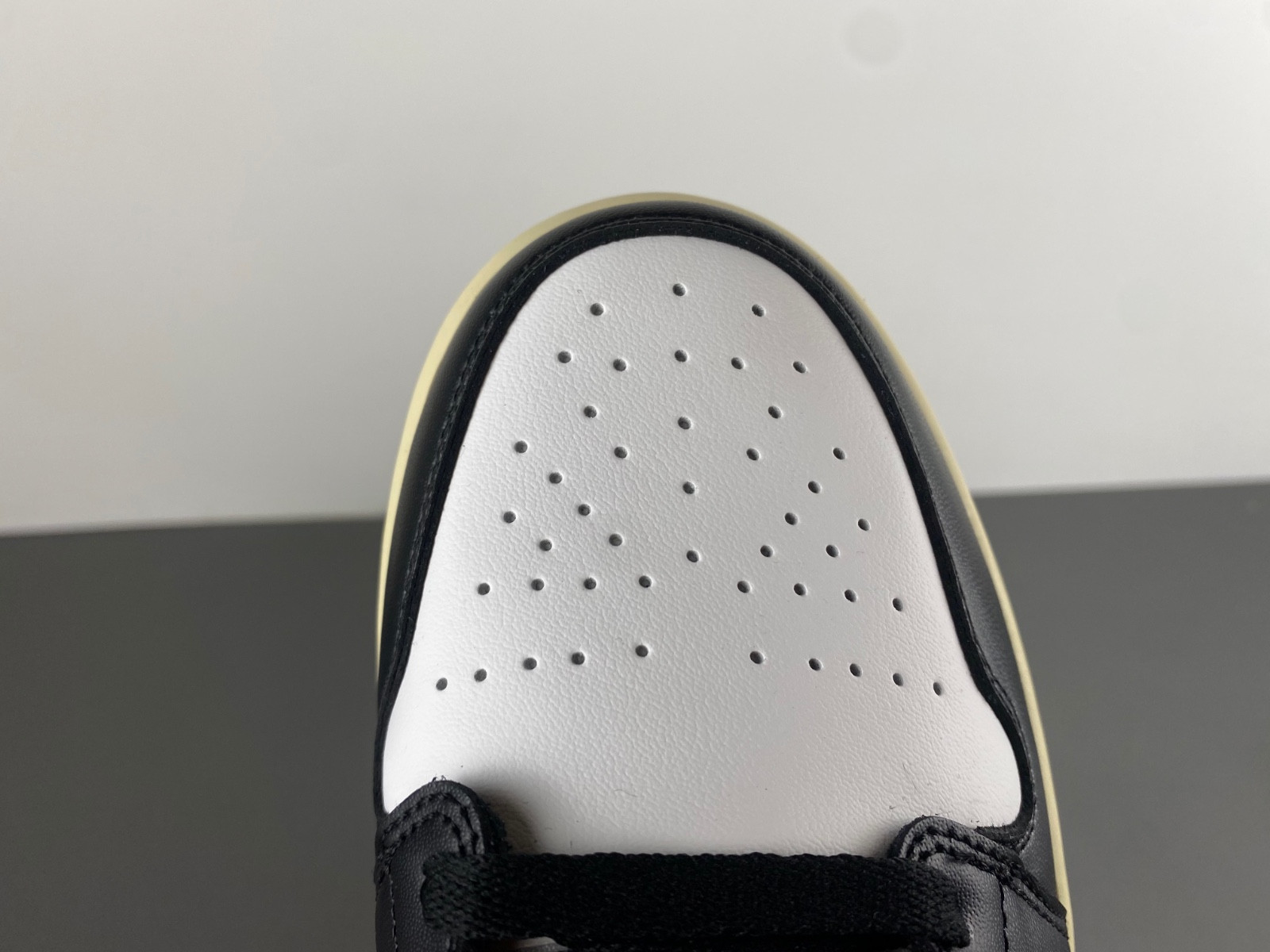 Air Jordan 1 Mid WMNS FQ7818-100