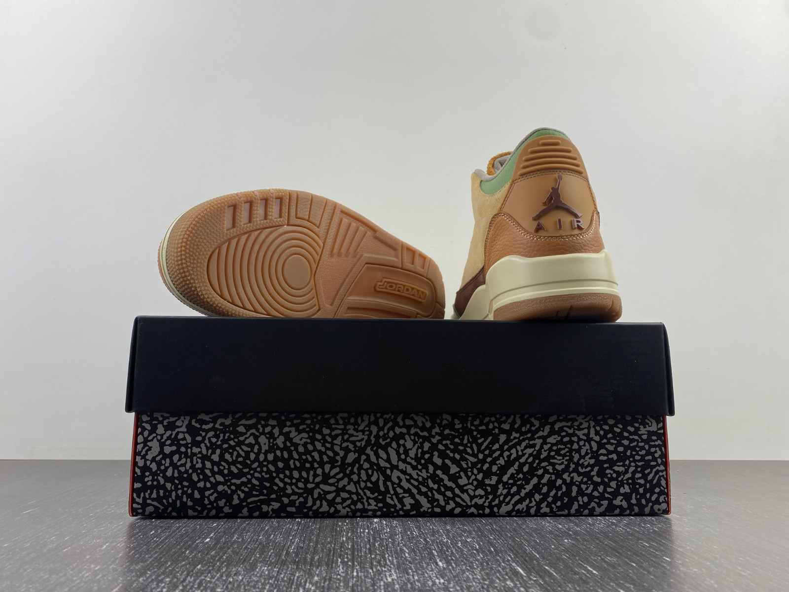 Jordan 3 CT8532-102