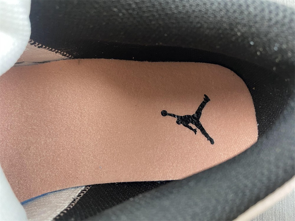 Air Jordan 1 Low GS “Light Madder Root” DM8960-801