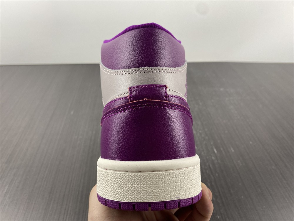 Air Jordan 1 Mid BQ6472-501