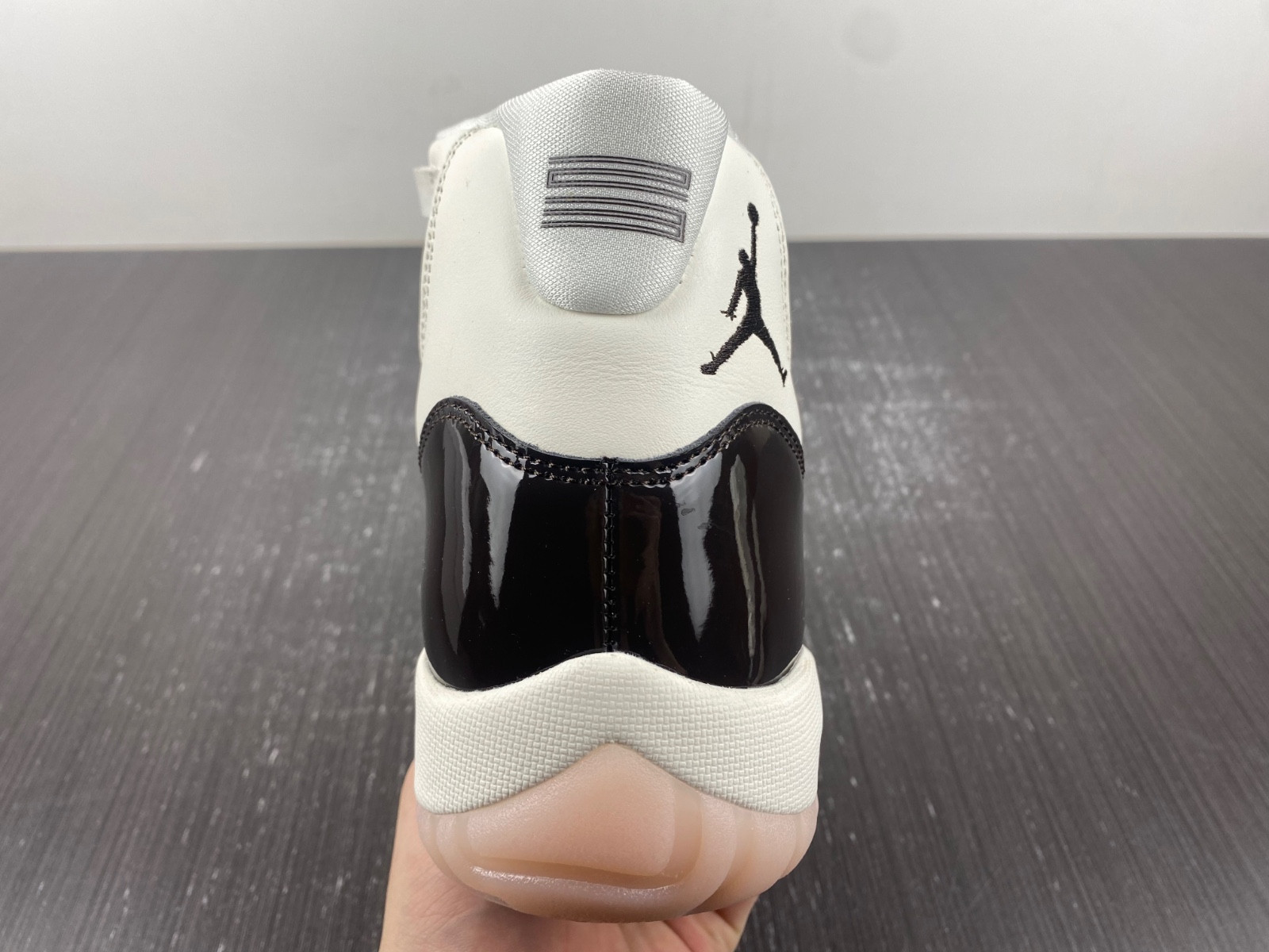 Air Jordan 11 WMNS “Neapolitan” AR0715-101