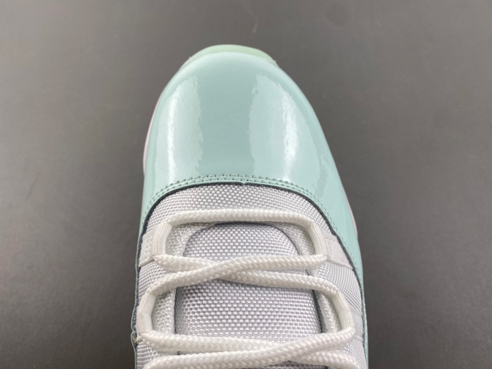 Air Jordan 11 Low “Igloo” (W) AH7860-103