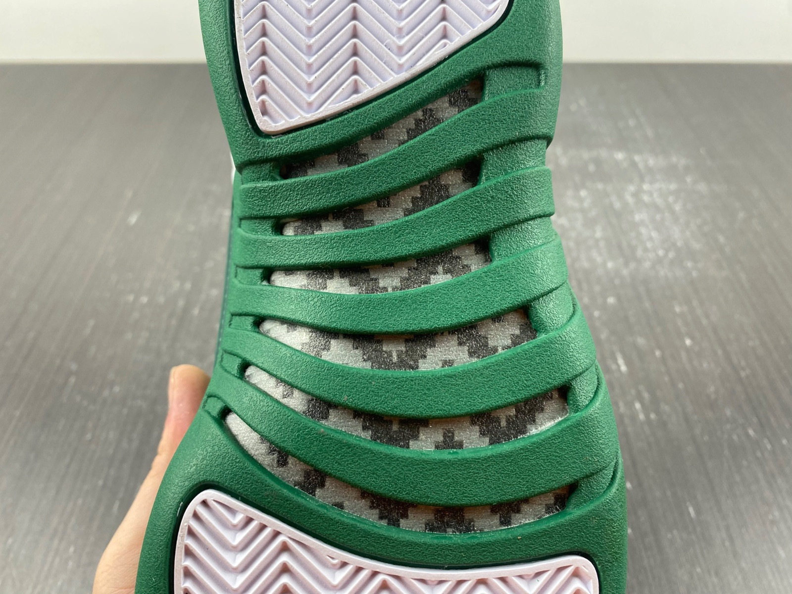 Jordan 12 136001-063