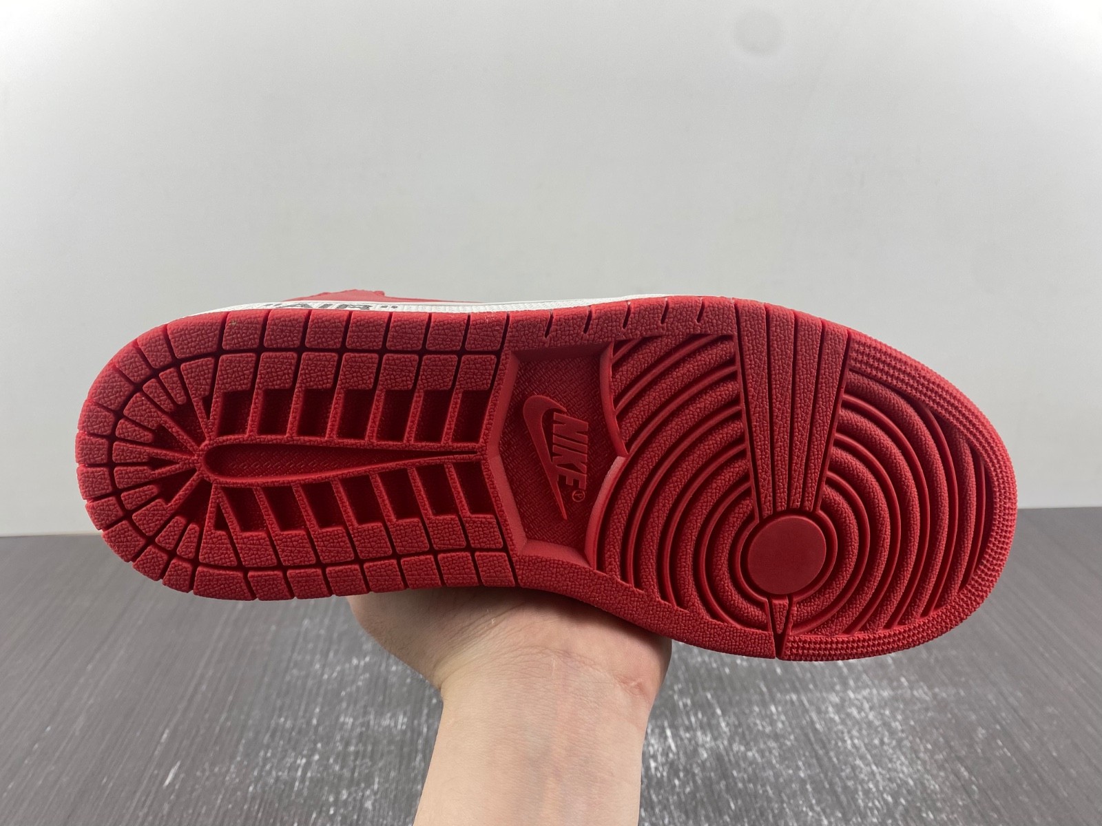 OFF-WHITE x Travis Scott x Air Jordan 1 DM7890-103