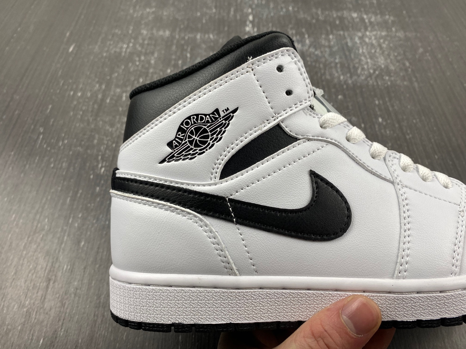 Air Jordan 1 Mid DQ8426-132