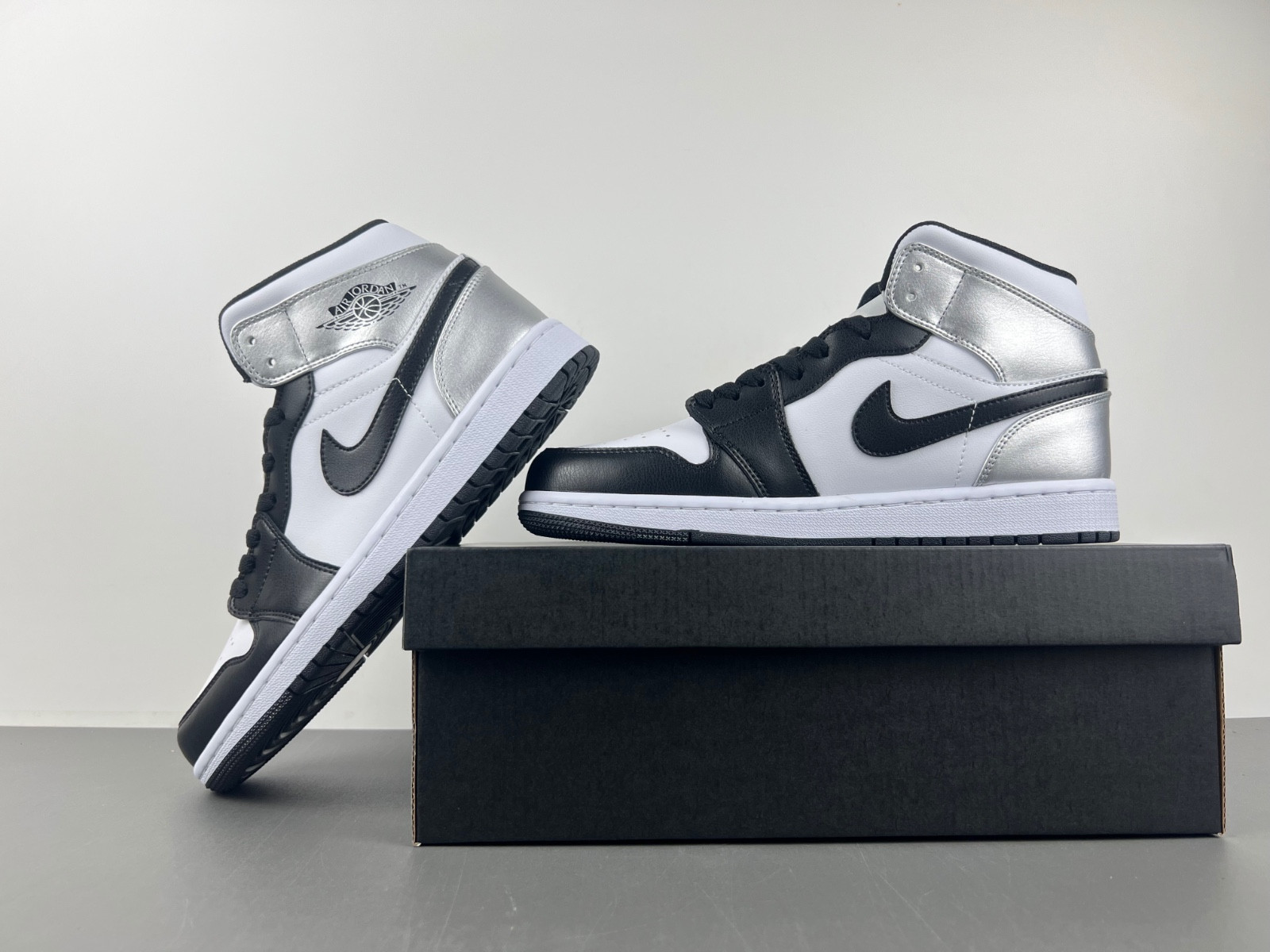 Air Jordan 1 Mid DQ8423-103