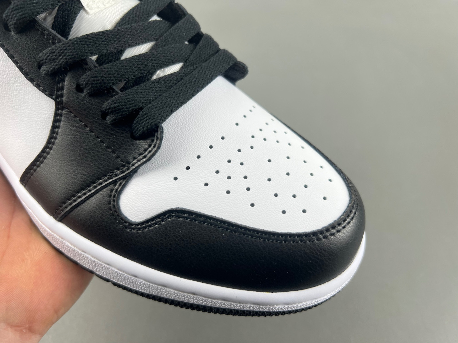 Air Jordan 1 Mid DQ8423-103