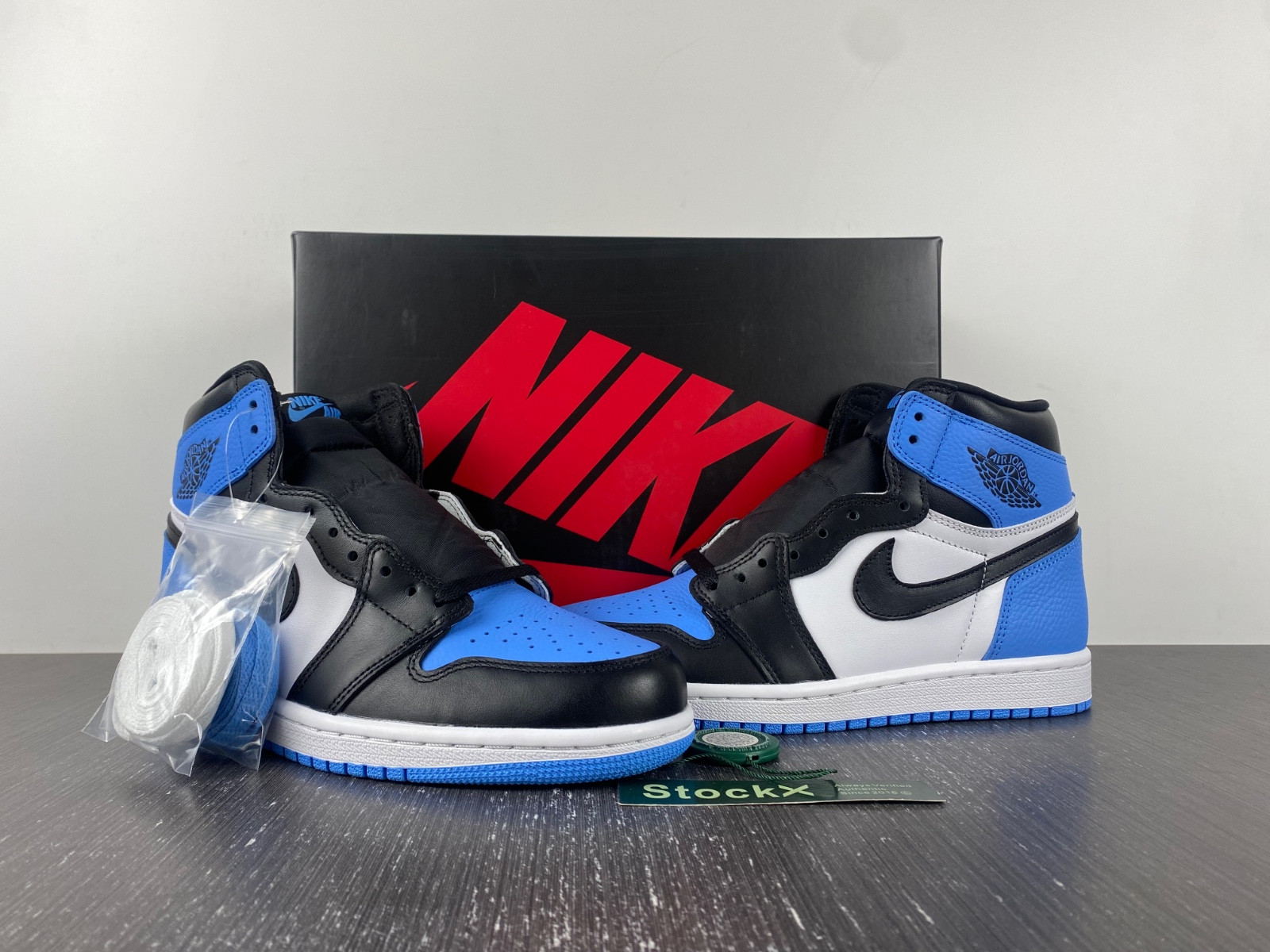 Air Jordan 1 High OG “University Blue” DZ5485-400