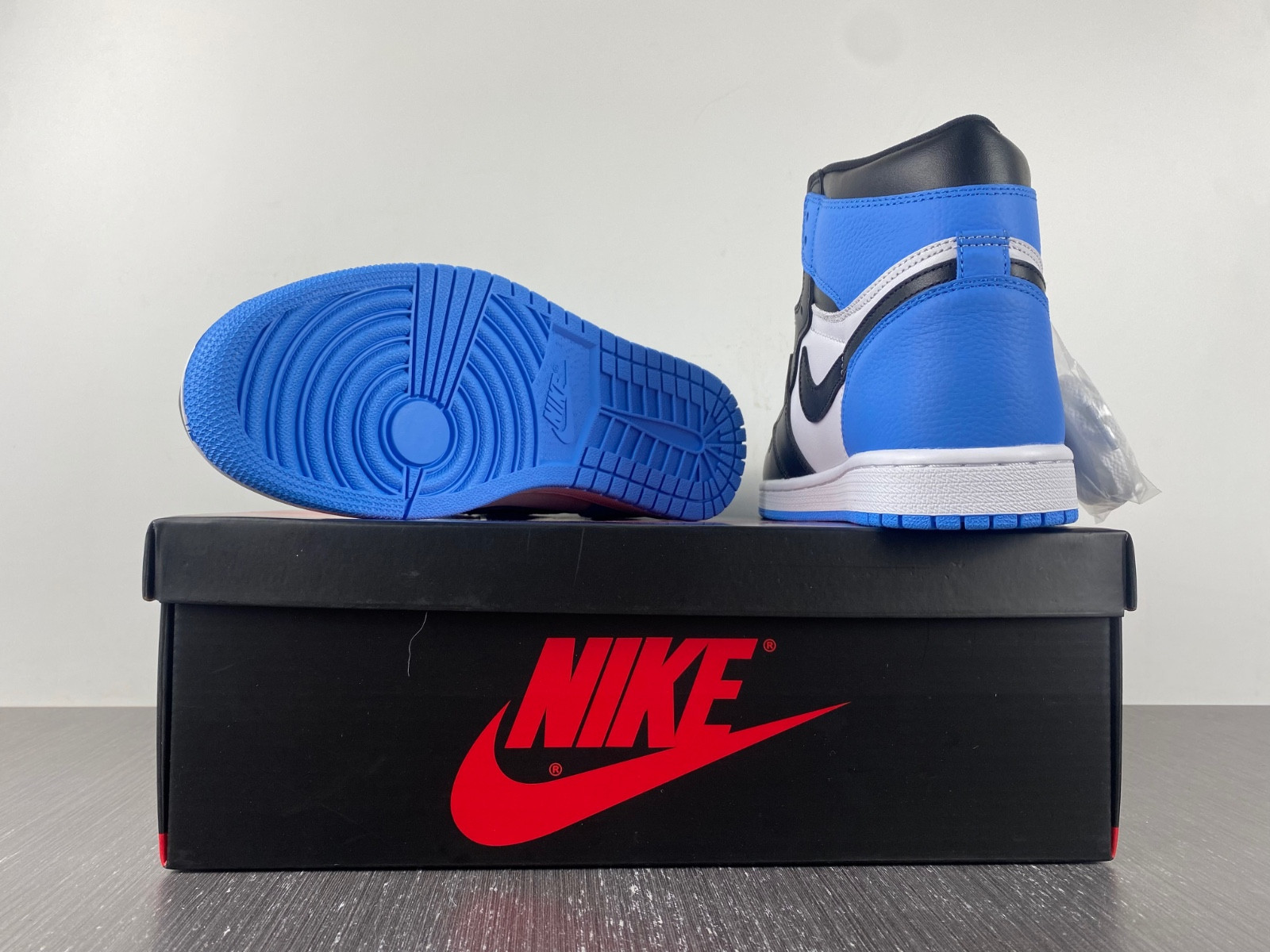 Air Jordan 1 High OG “University Blue” DZ5485-400