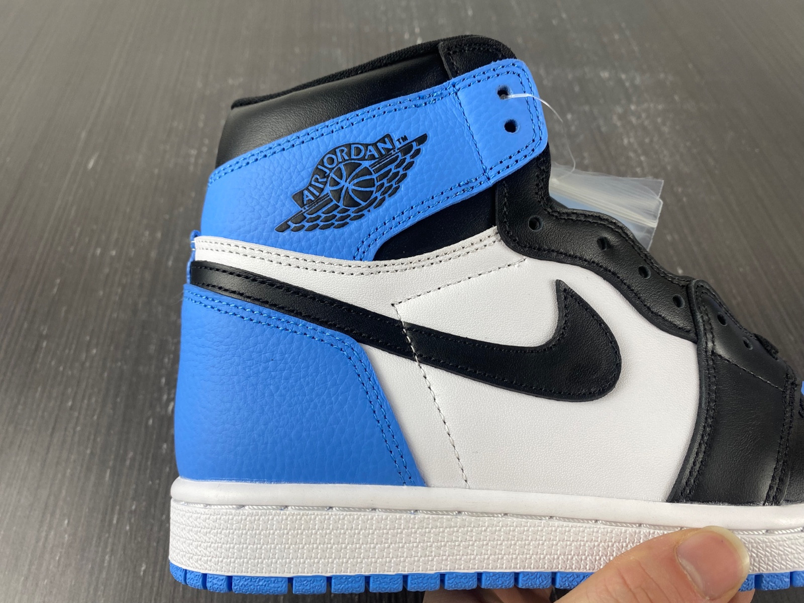 Air Jordan 1 High OG “University Blue” DZ5485-400