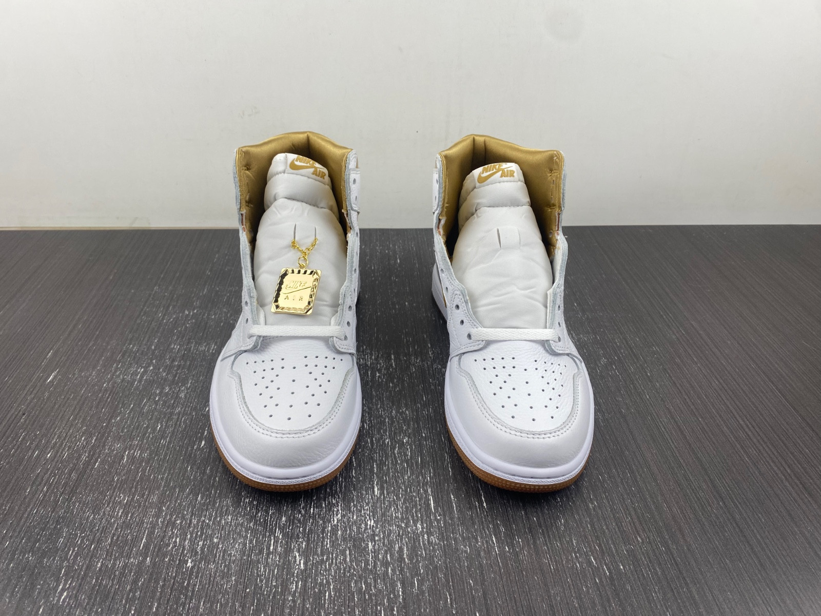 Air Jordan 1 High OG WMNS “Metallic Gold” FD2596-107