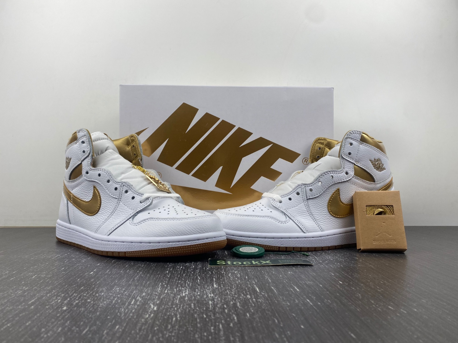 Air Jordan 1 High OG WMNS “Metallic Gold” FD2596-107