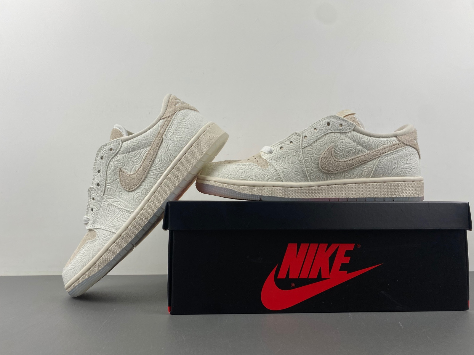 Chris Paul x Air Jordan 1 Low OG “Give Them Flowers” FZ0455-200