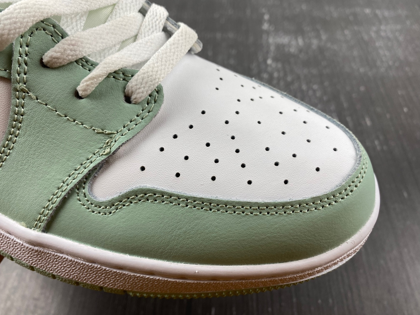 Jordan 1 Retro Low CZ0796-100