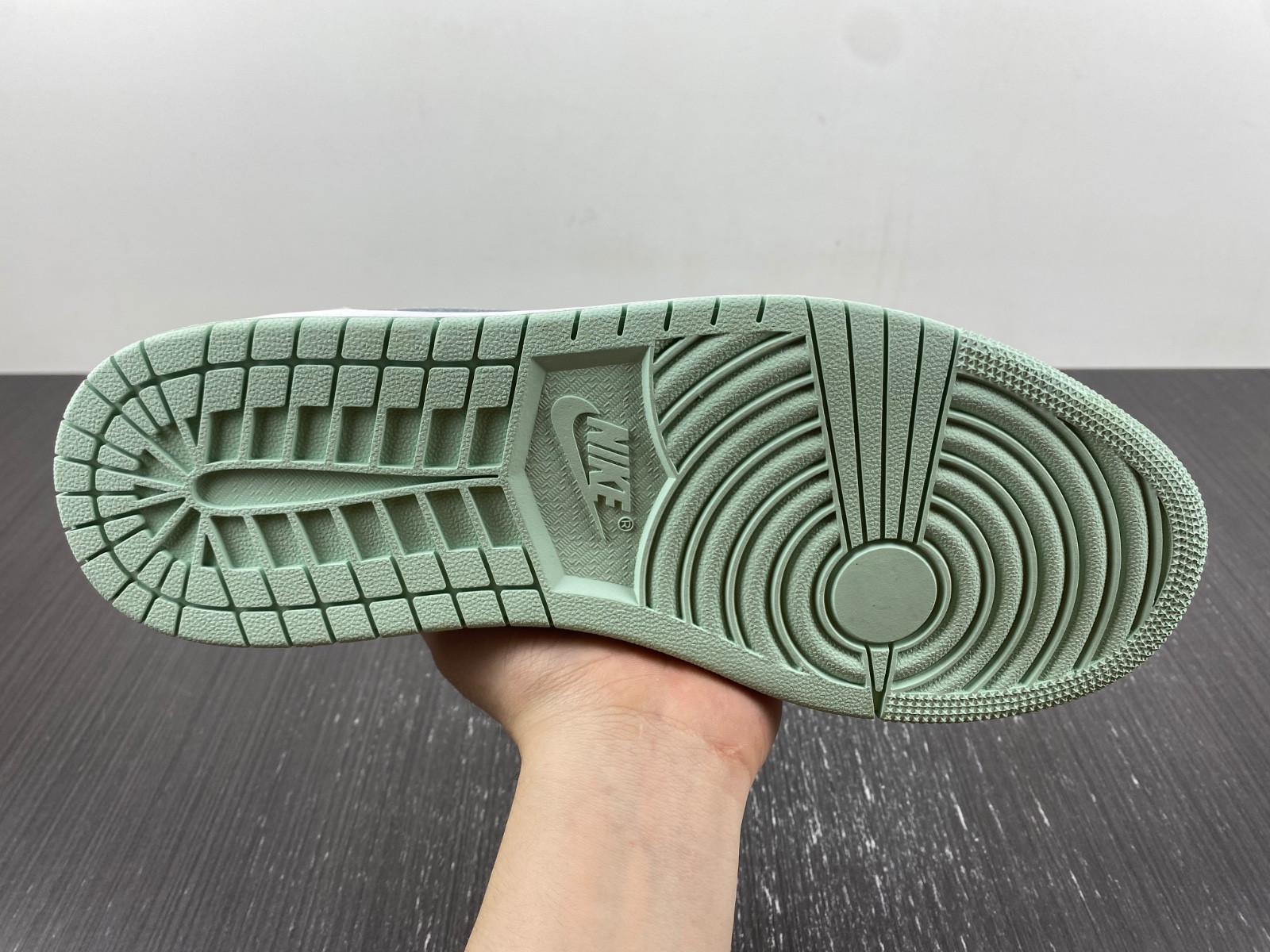 Jordan 1 Retro Low CZ0796-100