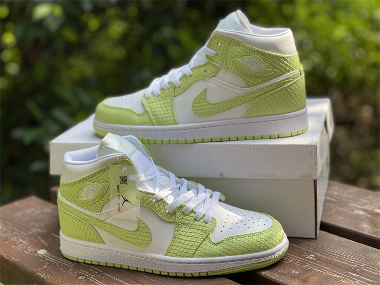 Air Jordan 1 Mid SE “Green Python” DV2959-113