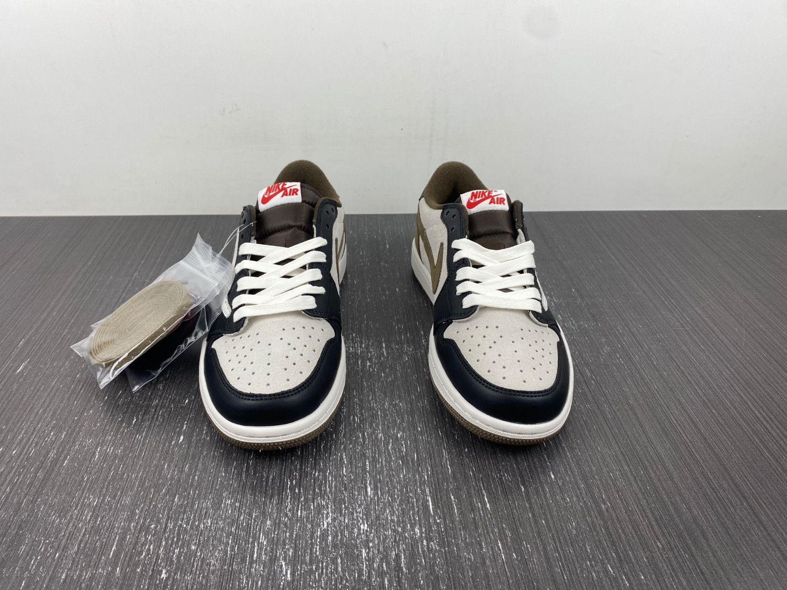 Travis Scott x Air Jordan 1 Low DM7866-902
