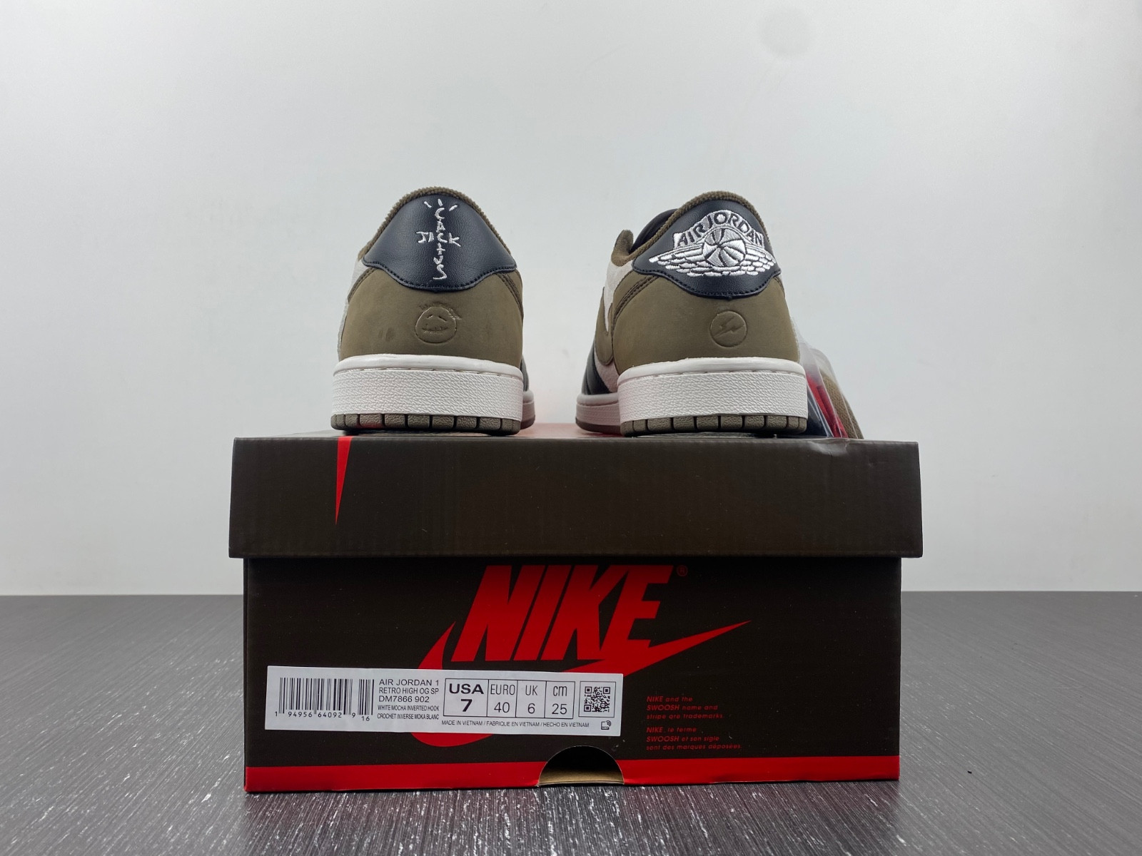 Travis Scott x Air Jordan 1 Low DM7866-902