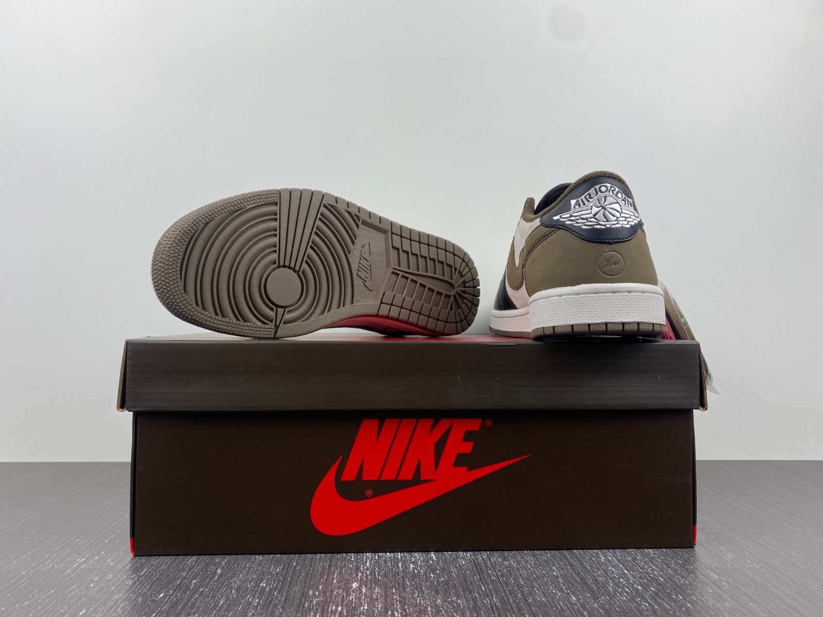 Travis Scott x Air Jordan 1 Low DM7866-902